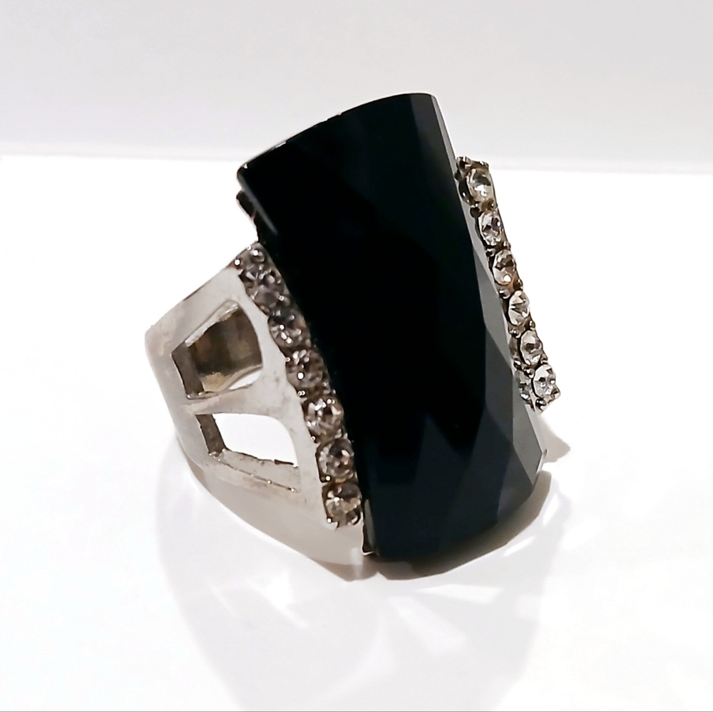 Vintage Black and Silvertone Cistume Jewelry Ring
